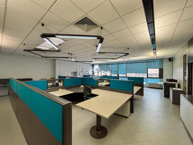 Ufficio in vendita di 340 m² in Via Regina Pacis, 1