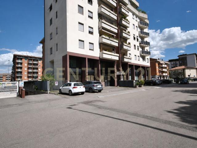 Ufficio in vendita di 359 m² in Via Adriano Cristofoli, 40