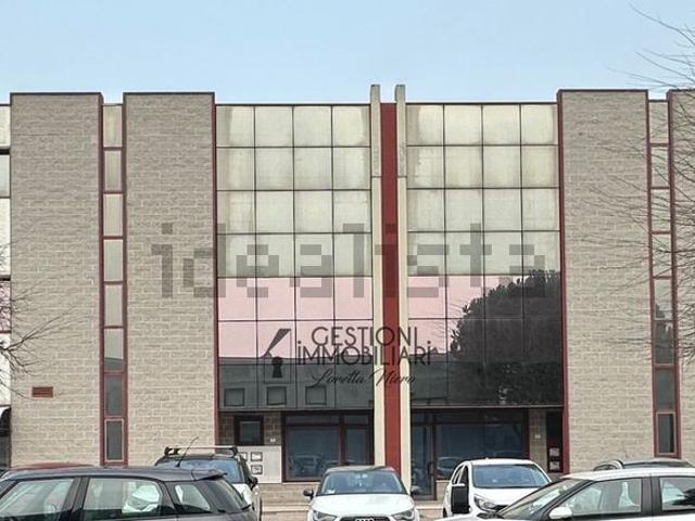 Ufficio in vendita di 350 m²
