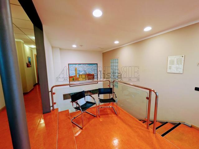 Ufficio in vendita di 350 m² in Via Nona Strada, 2