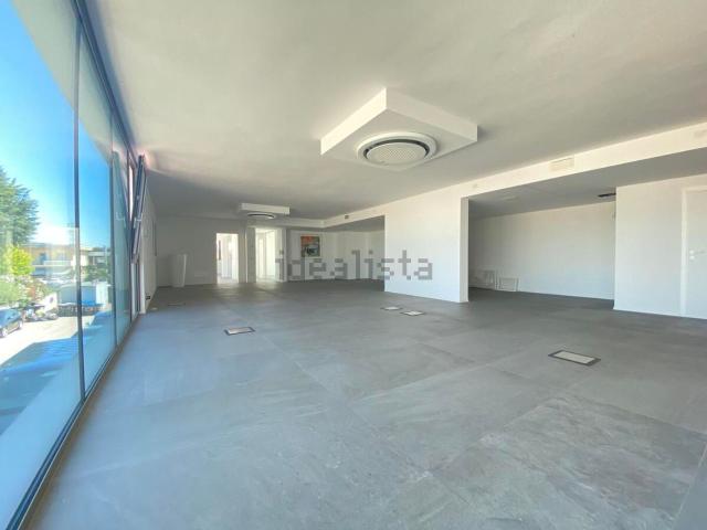 Ufficio in vendita di 350 m² in Via Dott. F. Garofoli, 233