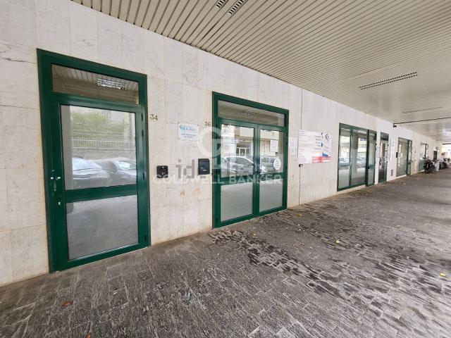 Ufficio in vendita di 352 m² in Via Cairoli, 34