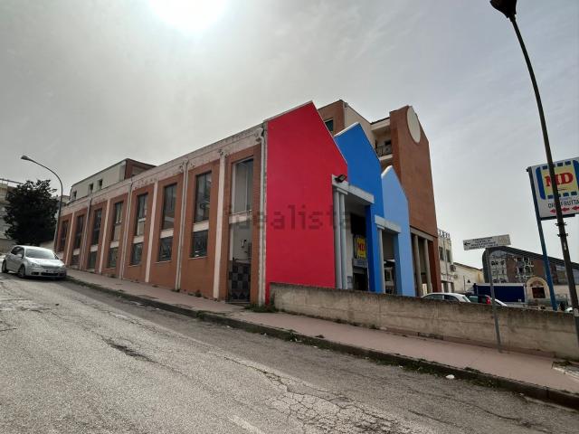 Ufficio in vendita di 365 m² in Piazza dei Frentani, 21