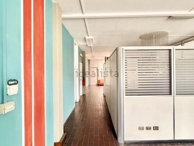 Ufficio in vendita di 367 m² in Via G. Di Vittorio, 16