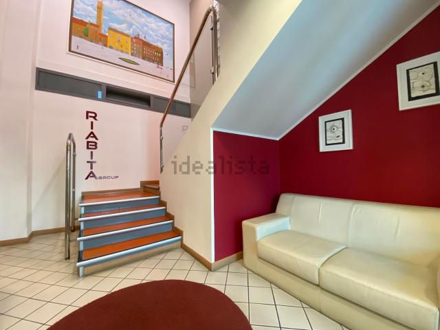 Ufficio in vendita di 375 m² in Viale della Navigazione Interna