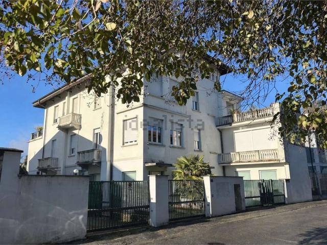 Ufficio in vendita di 370 m² in Via Litta Arciprete, 5