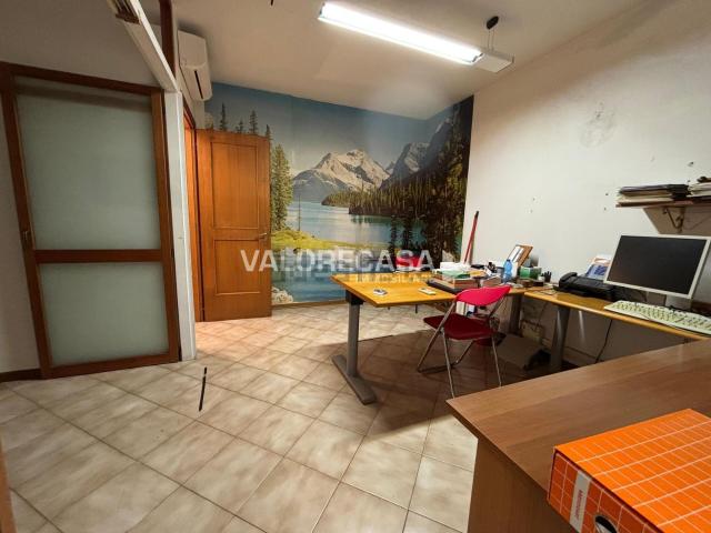 Ufficio in vendita di 37 m² in Via Giuseppe Silicani