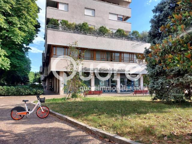 Ufficio in vendita di 386 m² in Piazzale XXVI Luglio, 12