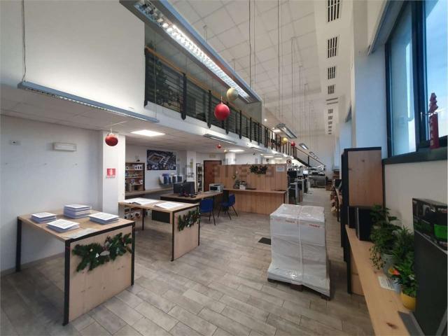 Ufficio in vendita di 380 m²