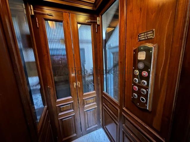 Ufficio in vendita di 38 m² in Via Cairoli, 21