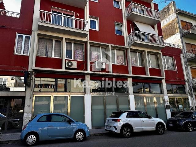 Ufficio in vendita di 405 m² in Via Giosuè Carducci, 265