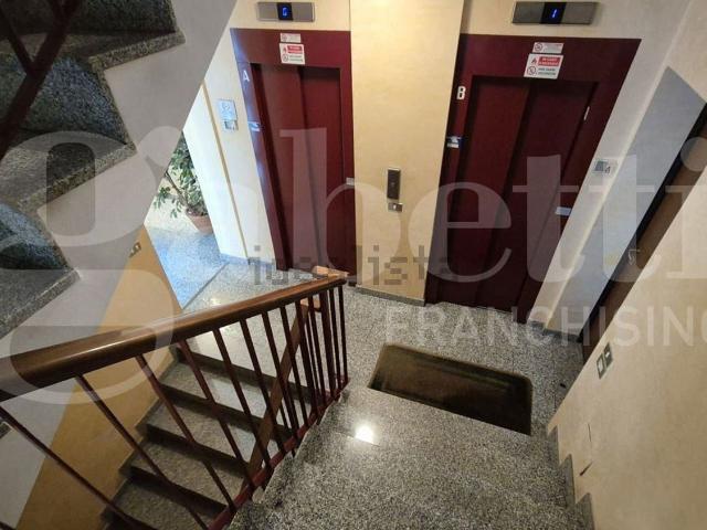Ufficio in vendita di 407 m² in Strada Farnesiana, 9