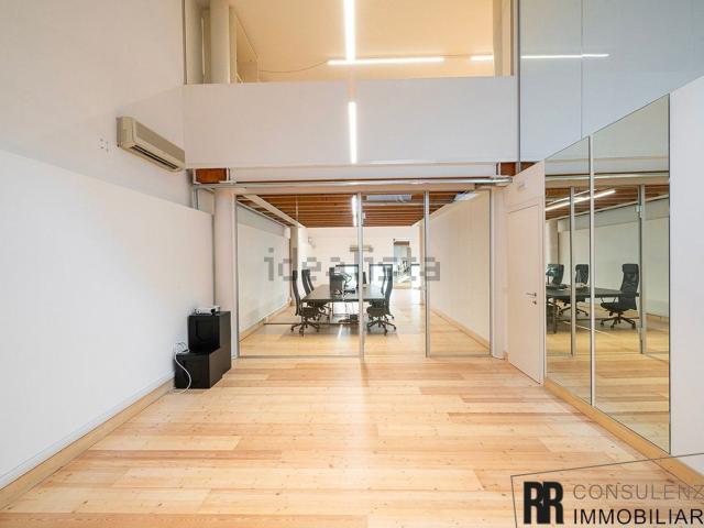 Ufficio in vendita di 403 m² in Via Meucci