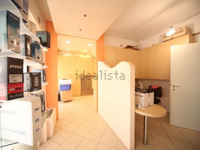 Ufficio in vendita di 40 m² in Via Gardesana