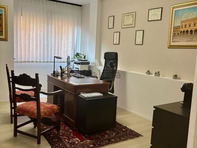 Ufficio in vendita di 40 m² in Via Giovanni Branca
