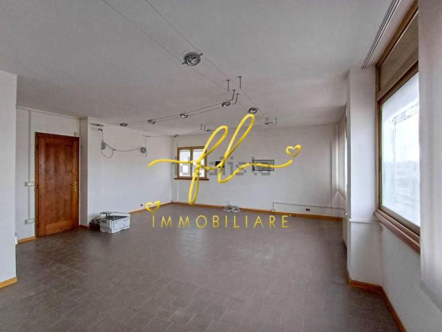Ufficio in vendita di 40 m² in Via Pisa