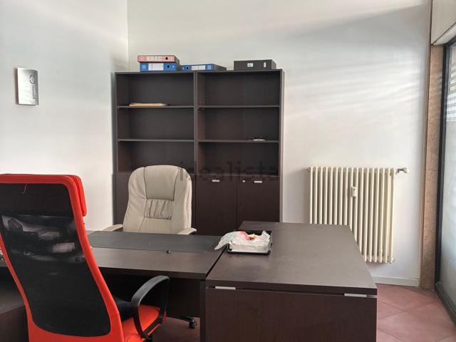 Ufficio in vendita di 40 m² in Via Tommaso Salsa
