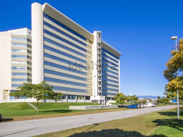Ufficio in vendita di 410 m² in Via Monte Pastello, 26