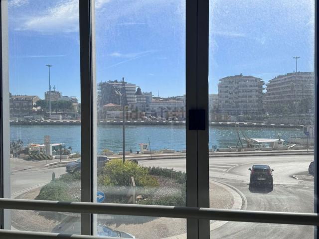 Ufficio in vendita di 410 m² in Via R. Paolucci