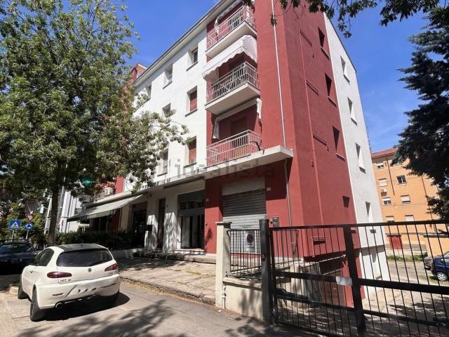 Ufficio in vendita di 41 m² in Via G. Leopardi, 55