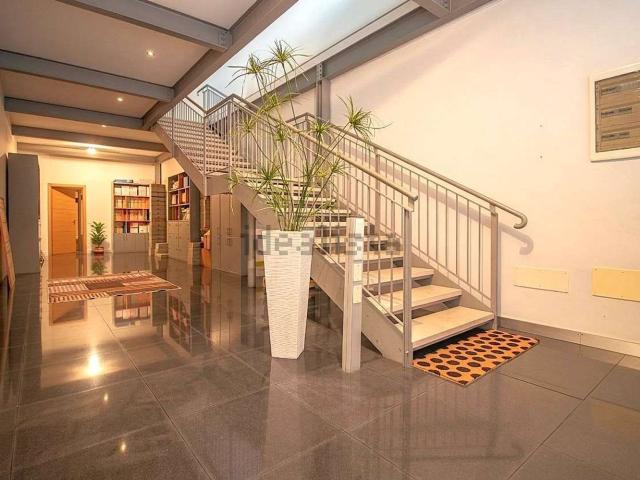 Ufficio in vendita di 438 m²