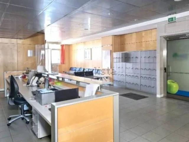 Ufficio in vendita di 445 m² in Via Roma