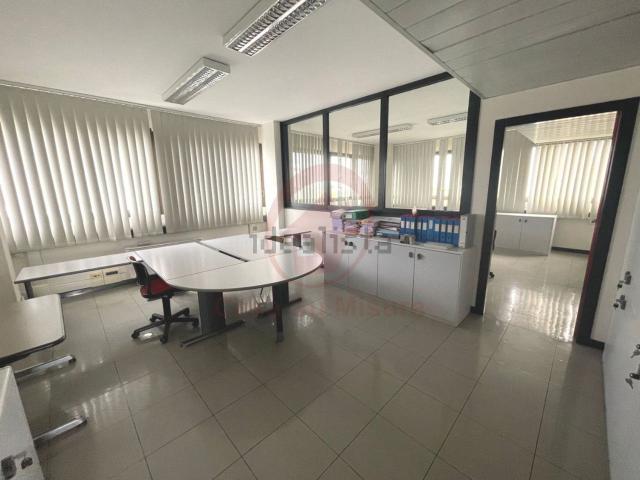 Ufficio in vendita di 450 m² in Corso Stati Uniti