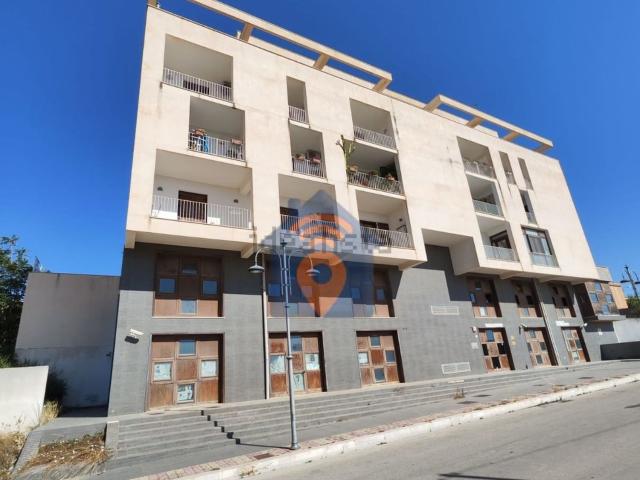Ufficio in vendita di 450 m² in Via Tagliata