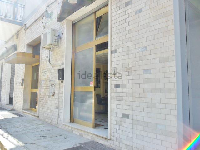 Ufficio in vendita di 45 m² in Via Matteo Luigi Guerrieri, 4