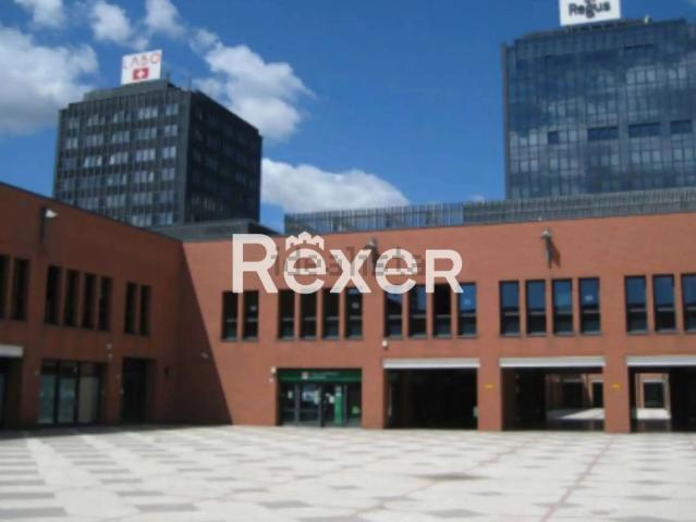 Ufficio in vendita di 468 m² in Piazza Luigi da Porto, 10