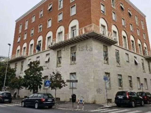 Ufficio in vendita di 460 m² in Via Goffredo Mameli, 13
