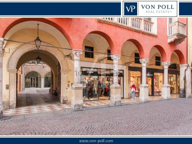 Ufficio in vendita di 475 m² in Corso Andrea Palladio
