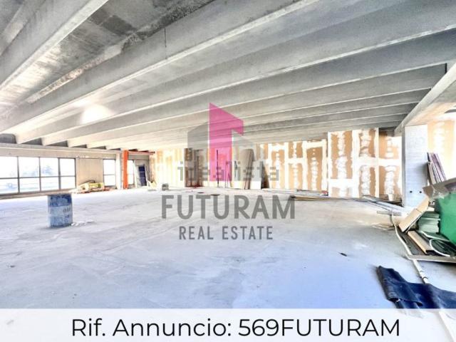 Ufficio in vendita di 475 m² in Via Zuccola