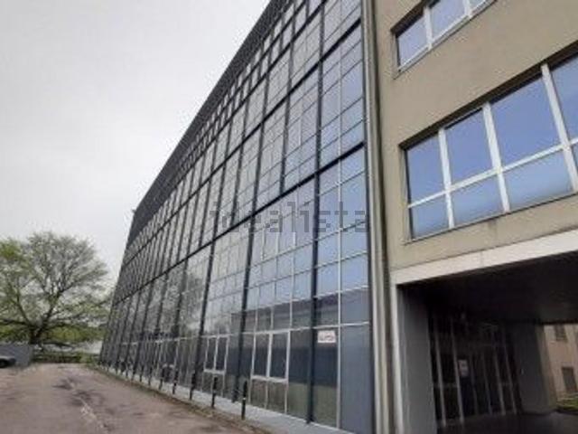 Ufficio in vendita di 478 m² in Via Vecchia Ferriera, 2