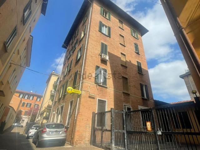 Ufficio in vendita di 470 m² in Via Carlo Alberto Pizzardi, 17