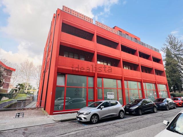 Ufficio in vendita di 470 m² in Via Vincenzo Manzini
