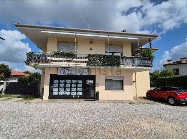 Ufficio in vendita di 47 m² in Via Principale, 81