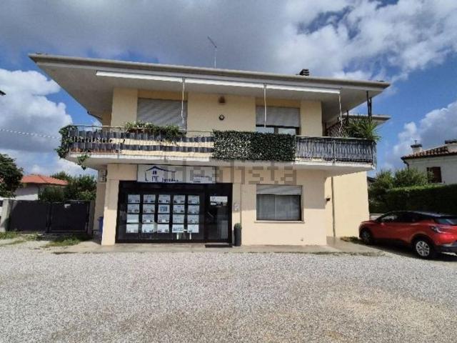 Ufficio in vendita di 47 m² in Piazza San Pio X, 1