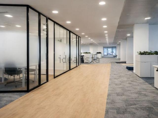 Ufficio in vendita di 480 m² in Viale del Lavoro