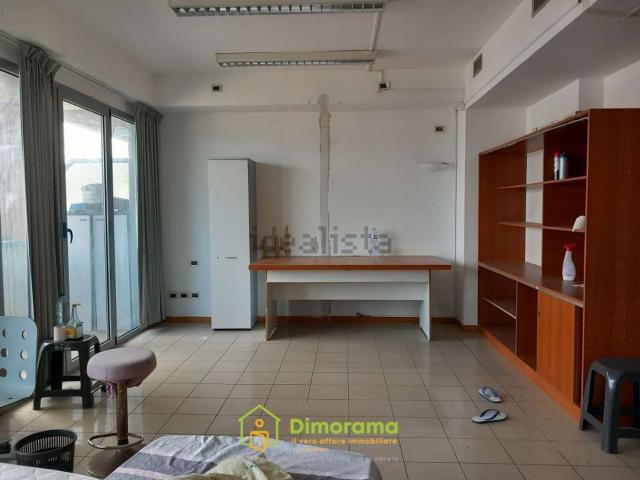 Ufficio in vendita di 48 m² in Via Toscana, 6