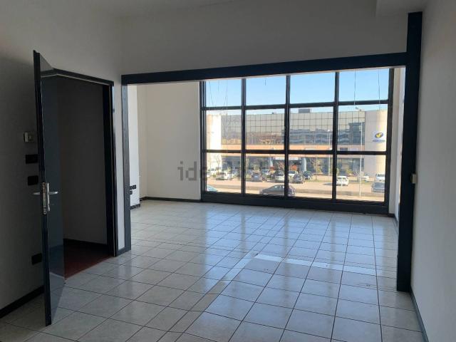 Ufficio in vendita di 490 m² in Via Marmolada