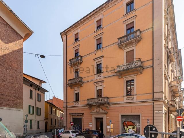 Ufficio in vendita di 49 m² in Via Alfonso Rubbiani, 2