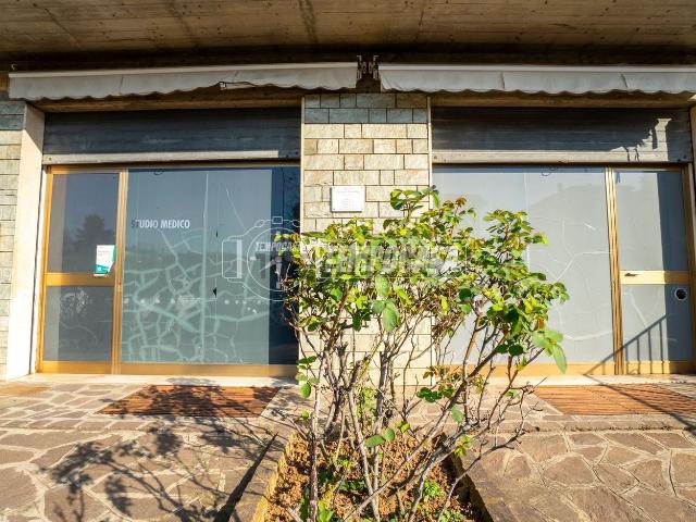 Ufficio in vendita di 49 m² in Via Giuseppe Ungaretti, 211