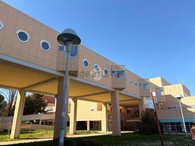 Ufficio in vendita di 640 m² in Via Marzabotto, 31