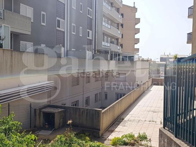 Ufficio in vendita di 500 m² in Via Aldo Licitra, 11