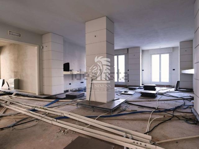 Ufficio in vendita di 500 m² in Via della Fontana, 13