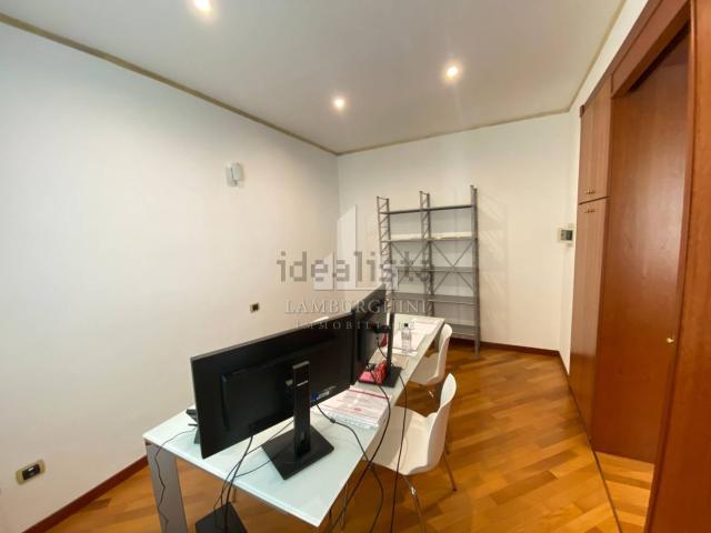 Ufficio in vendita di 50 m² in Via Cairoli