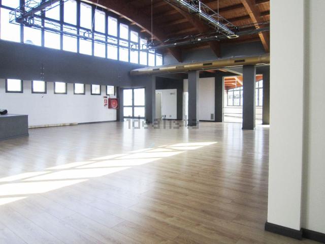 Ufficio in vendita di 515 m² in Via Saviabona, 101