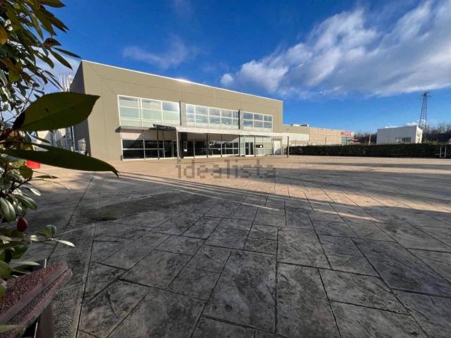 Ufficio in vendita di 513 m² in Via Zanella