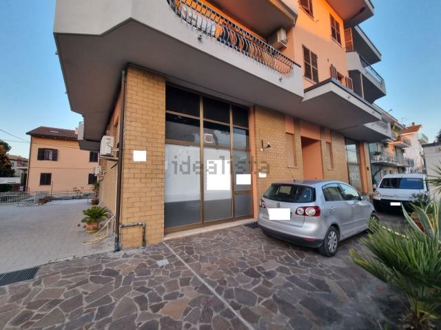 Ufficio in vendita di 53 m² in Via dell&apos Artigianato